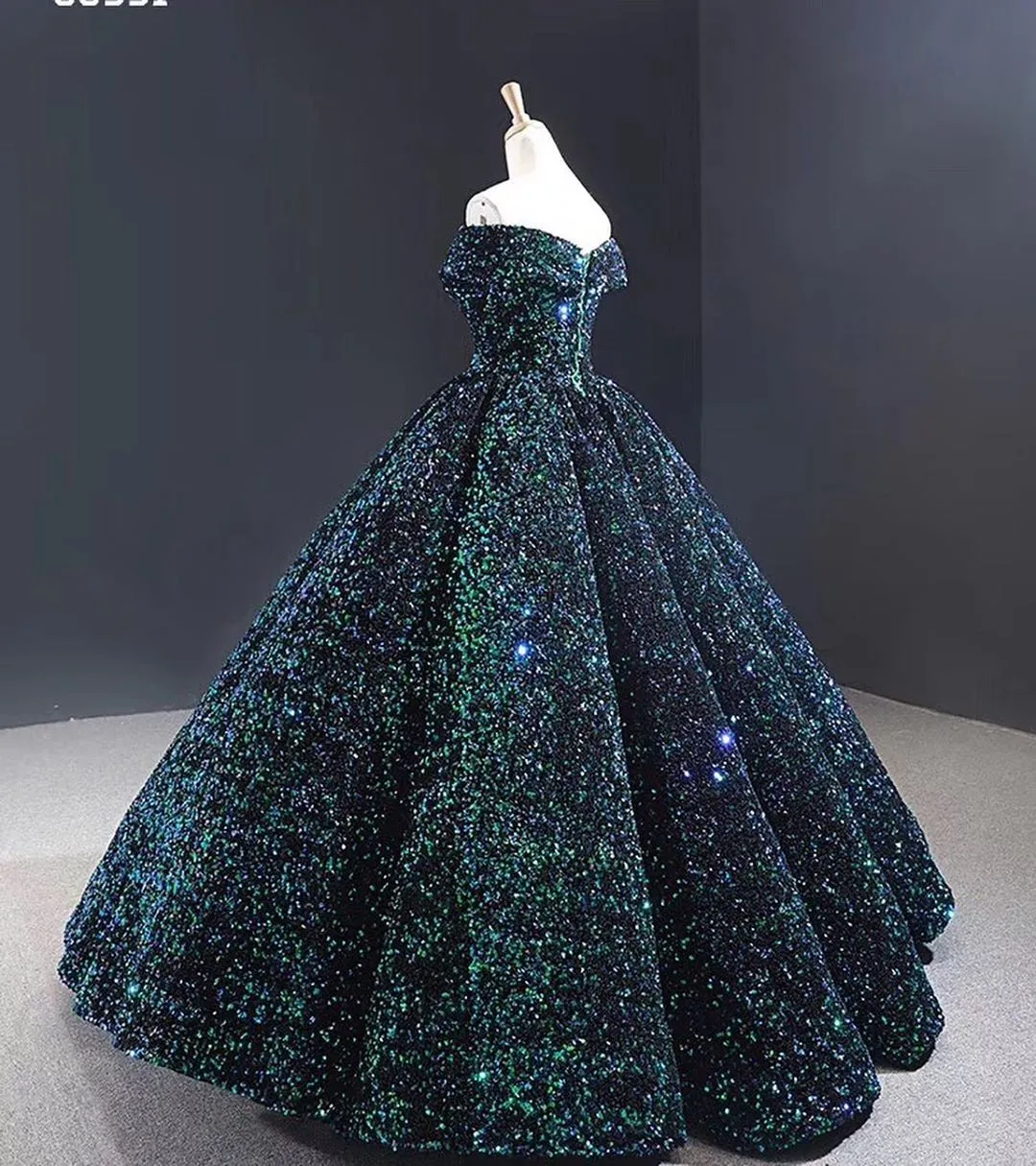 Off-the-shoulder Ball Gowns Beaded Long Prom Dresses Stunning Formal Dresses SED304